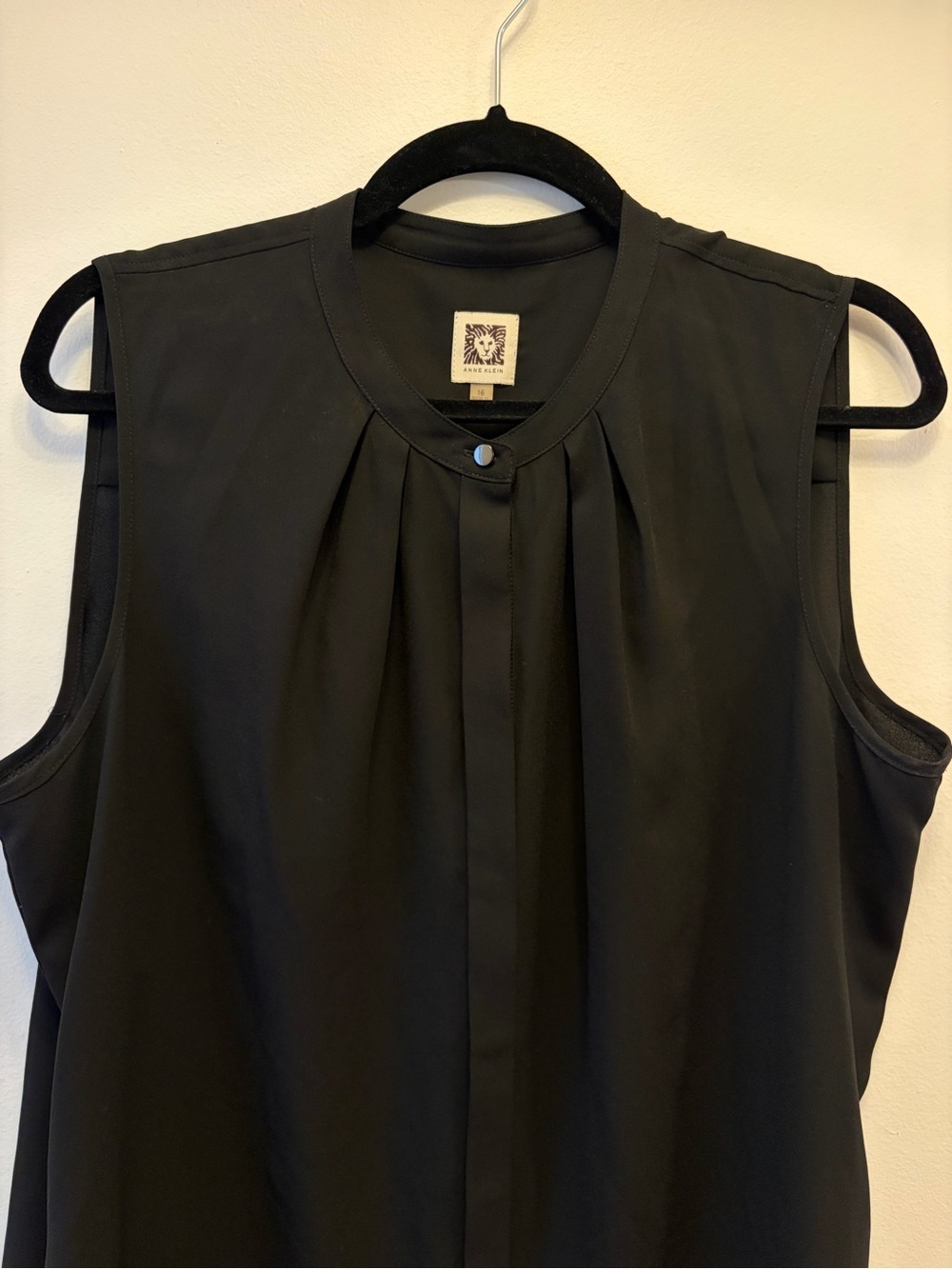 Anne Klein Solid Black Sleeveless Pleated Button Down Neck Blouse Size 16 - Picture 4 of 7